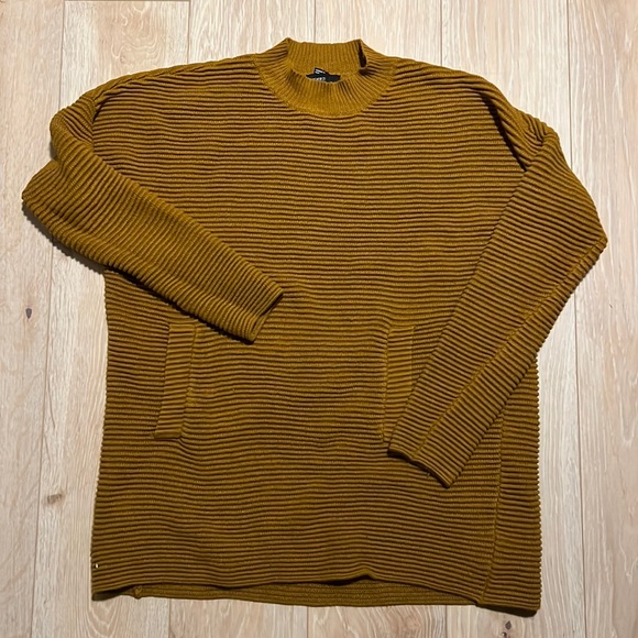 Women’s Sweater - Picture 1 of 2